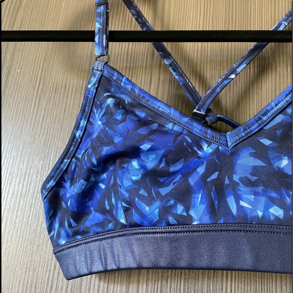 Alo Criss Cross Back Water Design Sports Bra - Picture 3 of 9